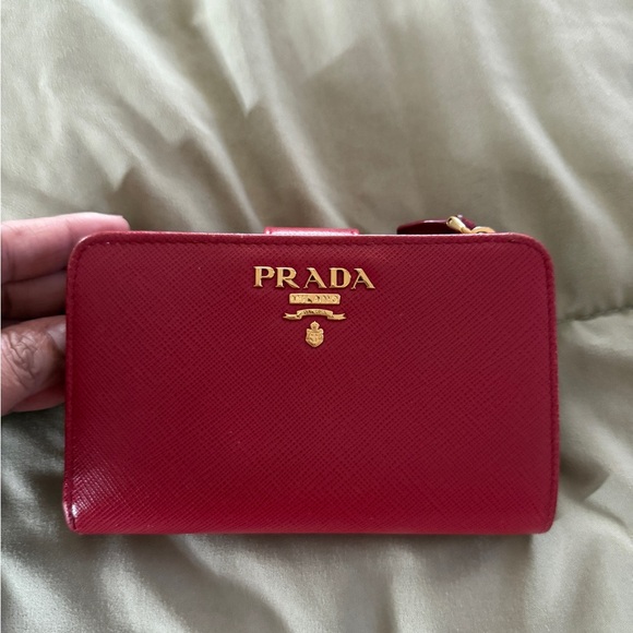 Authentic Prada Saffiano wallet in perfect condition - Picture 2 of 10